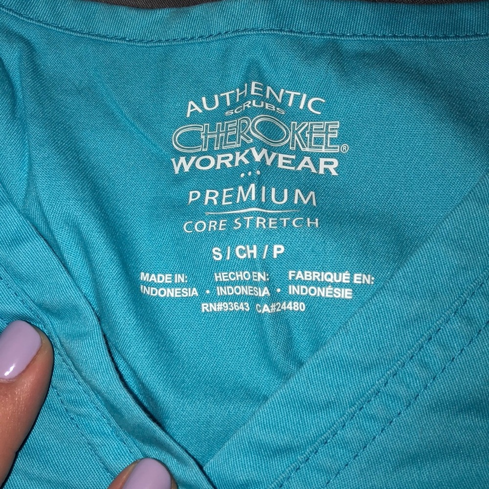 Scrub Top 👩🏼‍⚕️ - Picture 2 of 2